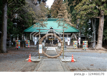 ばんばの八幡さんとして知られる馬場八幡宮拝殿と茅の輪 124468170