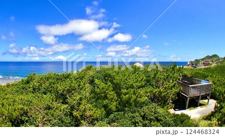 沖縄県渡嘉敷島　阿波連岬　第二展望台から見た海の風景 124468324