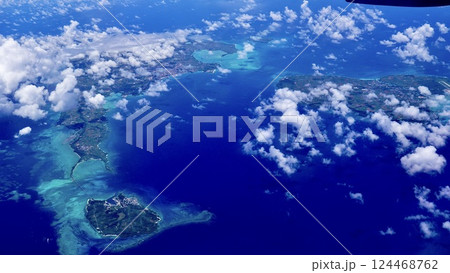 飛行機から撮影した宮古島と伊良部島 124468762