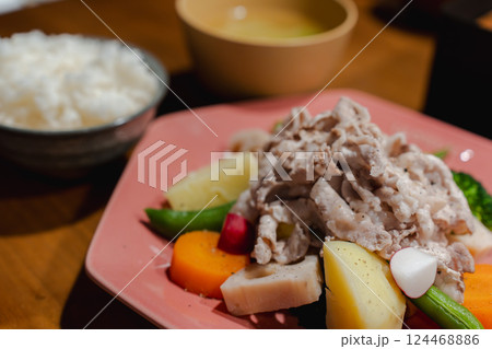 豚しゃぶと彩り野菜の和食膳 124468886