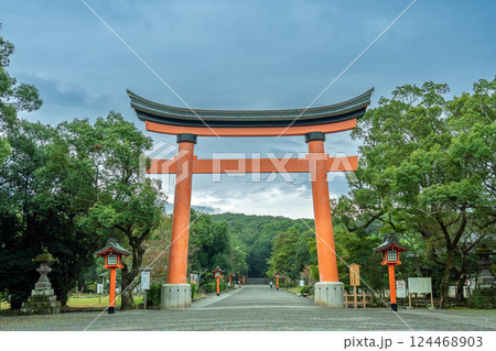 大分県宇佐市 八幡社の総本宮である宇佐神宮の鳥居 大分県宇佐市 八幡社の総本宮である宇佐神宮の鳥居 124468903
