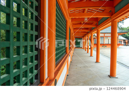大分県宇佐市 八幡社の総本宮である宇佐神宮の回廊 大分県宇佐市 八幡社の総本宮である宇佐神宮の回廊 124468904