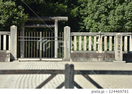 伏見桃山御陵　桓武天皇柏原陵(京都市伏見区) 124469781