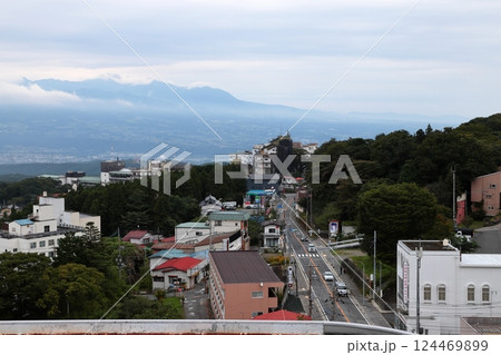 伊香保温泉の町並み　赤城山 124469899