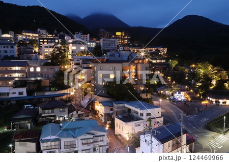 伊香保温泉の町並み　夜景 124469966