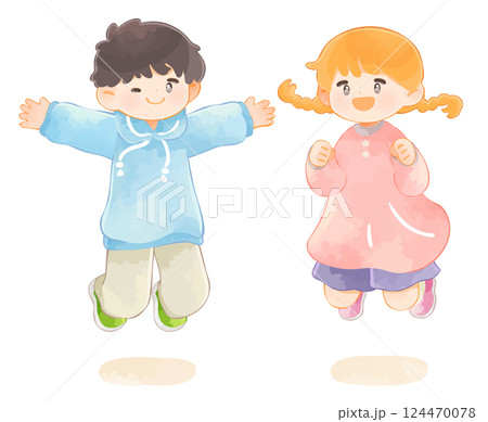ジャンプする子供　男の子と女の子 124470078