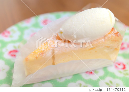 チーズケーキのとろける口どけ 124470512