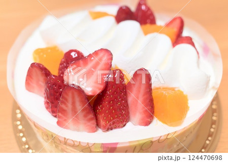 苺とみかんのフルーツホールケーキ 苺とみかんのフルーツホールケーキ 124470698