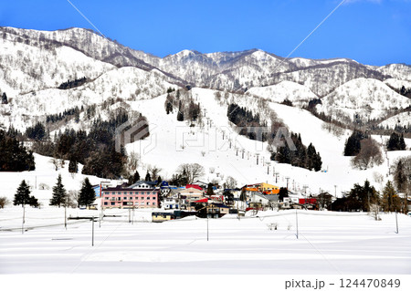 戸狩温泉スキー場方面を望む(長野県飯山市)【2025.3】 124470849