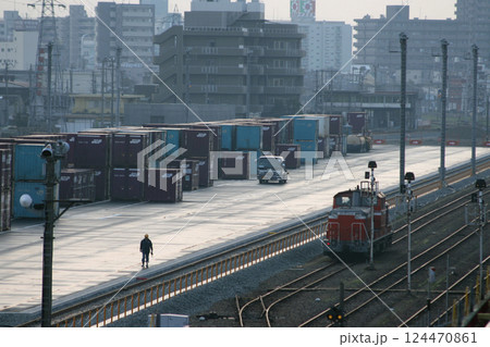 大和路線：百済貨物ターミナル駅にて（大阪府大阪市東住吉区） 124470861