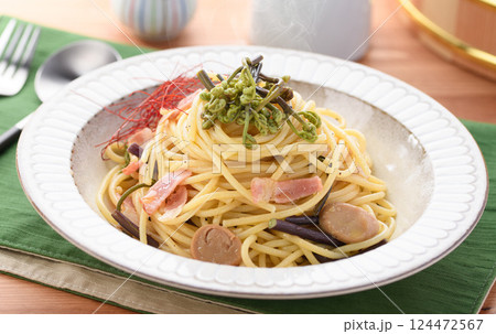 春の味覚 わらびの和風パスタ 124472567