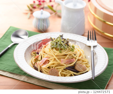 春の味覚 わらびの和風パスタ 124472571