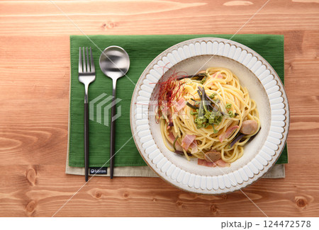 春の味覚 わらびの和風パスタ 124472578