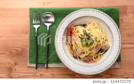 春の味覚 わらびの和風パスタ 124472579