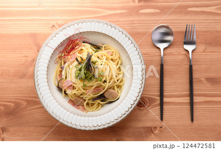春の味覚 わらびの和風パスタ 春の味覚 わらびの和風パスタ 124472581