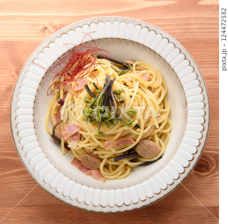 春の味覚 わらびの和風パスタ 124472582