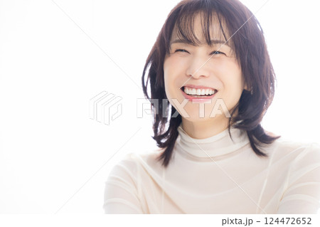 笑顔のミドル女性 124472652