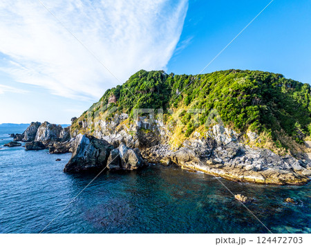 神島・ニワの浜にあるカルスト地形(三重県鳥羽市神島) 神島・ニワの浜にあるカルスト地形(三重県鳥羽市神島) 124472703