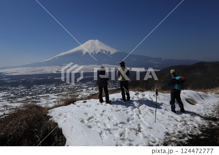 雪の富士山 雪の富士山 124472777