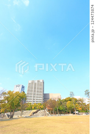 香川県高松市、高松市立中央公園とその周辺の風景 香川県高松市、高松市立中央公園とその周辺の風景 124473874