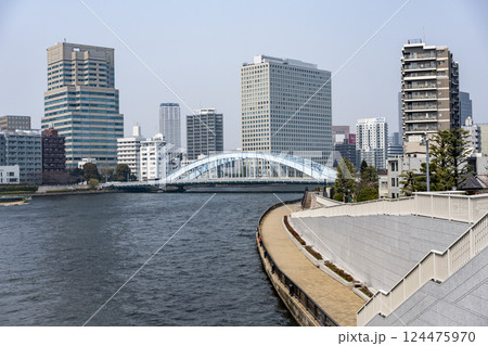 隅田川と晴海運河沿いの風景 124475970