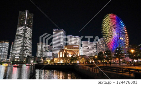 冬 横浜みなとみらい湾岸エリアを彩るタワーズミライト全棟点灯 レインボー観覧車鮮やか 124476003