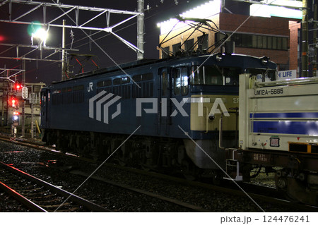 山陽本線を行く貨物列車（EF65形0番台原色塗装機牽引） 124476241