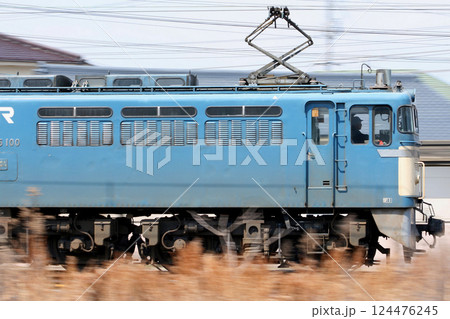 山陽本線を行く貨物列車（EF65形0番台原色塗装機牽引） 124476245