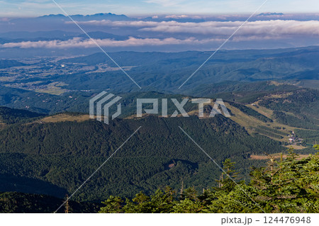 八ヶ岳連峰・蓼科山の登りから見る八子ヶ峰と中央アルプス・御嶽 八ヶ岳連峰・蓼科山の登りから見る八子ヶ峰と中央アルプス・御嶽 124476948