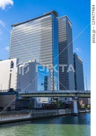 中之島三井ビルディングと中之島ダイビル 堂島川の渡辺橋からの景色(大阪市北区中之島三丁目) 中之島三井ビルディングと中之島ダイビル 堂島川の渡辺橋からの景色(大阪市北区中之島三丁目) 124477464