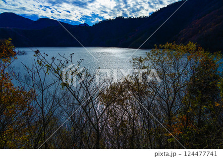 晩秋の徳山湖 晩秋の徳山湖 124477741