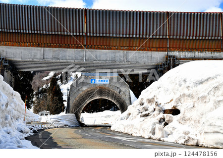 上野雪覆道(→上を通るのは上越新幹線)(新潟県南魚沼市)【2025.3】 124478156