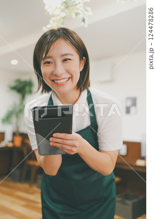 coffee shop 124478286