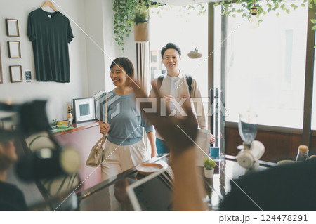 coffee shop 124478291