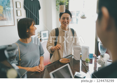 coffee shop coffee shop 124478299