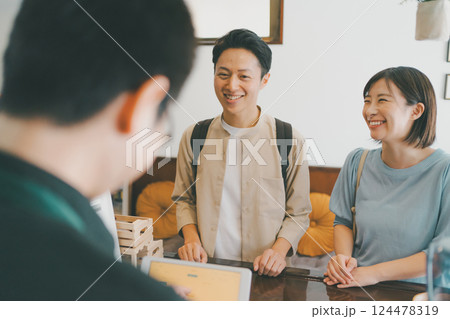 coffee shop 124478319