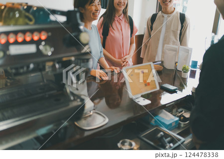 coffee shop 124478338