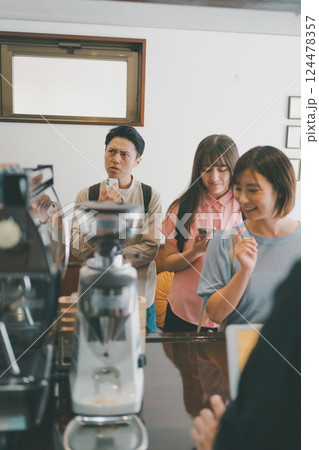 coffee shop coffee shop 124478357