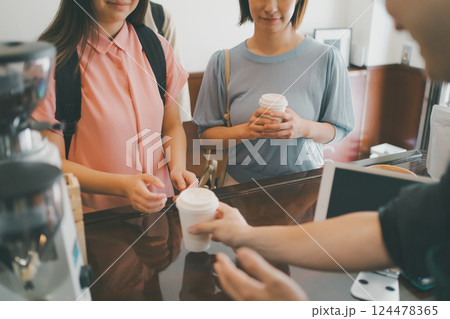 coffee shop coffee shop 124478365