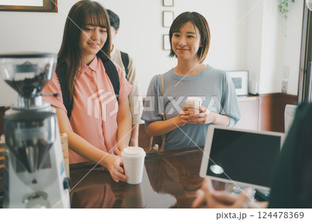 coffee shop 124478369