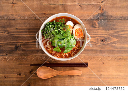 パクチーの激辛ラーメン 124478752