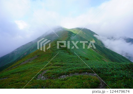 寒江山から竜門山への稜線 124479674