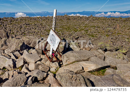八ヶ岳連峰・蓼科山山頂から御嶽・乗鞍岳の眺め 124479735