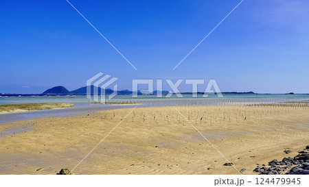 沖縄県伊是名島のガナハの浜 124479945