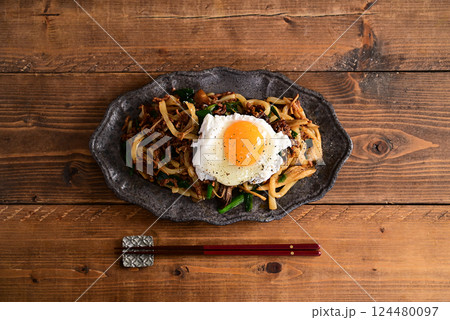 坦々ひき肉焼うどん 124480097