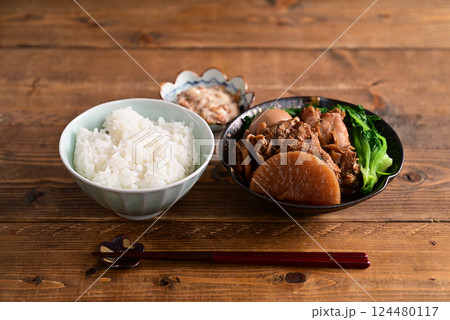 鶏手羽元のさっぱりにとご飯 124480117