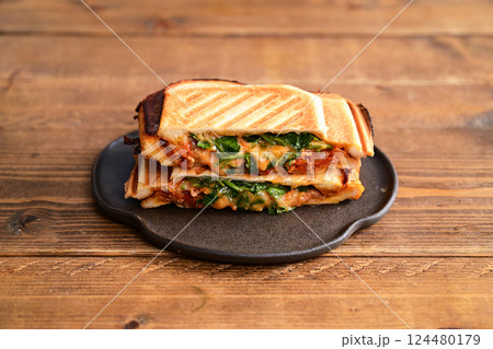 ミートソースホットサンド 124480179