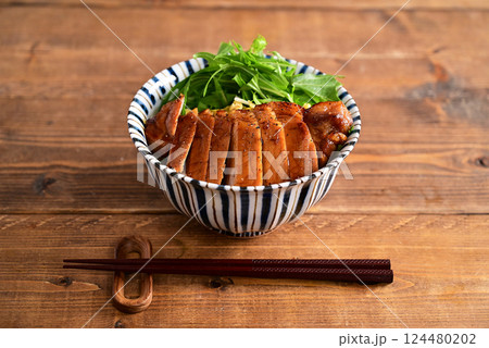 豚ロースの照り焼き丼 124480202
