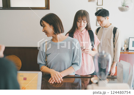coffee shop coffee shop 124480754