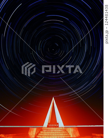 早春の宗谷岬　日本最北端の地の碑と北極星 124481438